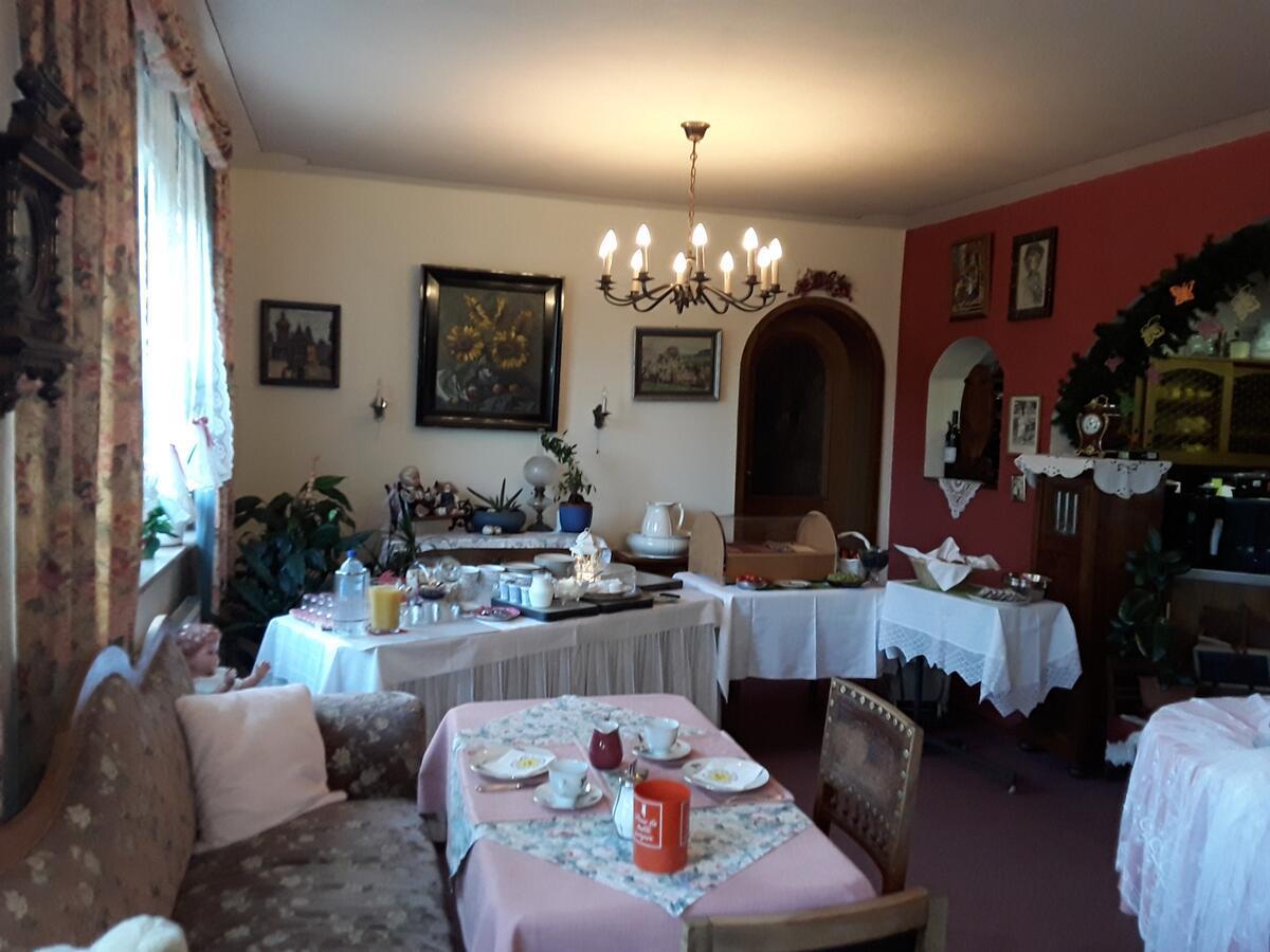 Gaestehaus "Gisela" Im Fuerstlichen Fischhaus Schillingsfürst Exterior foto
